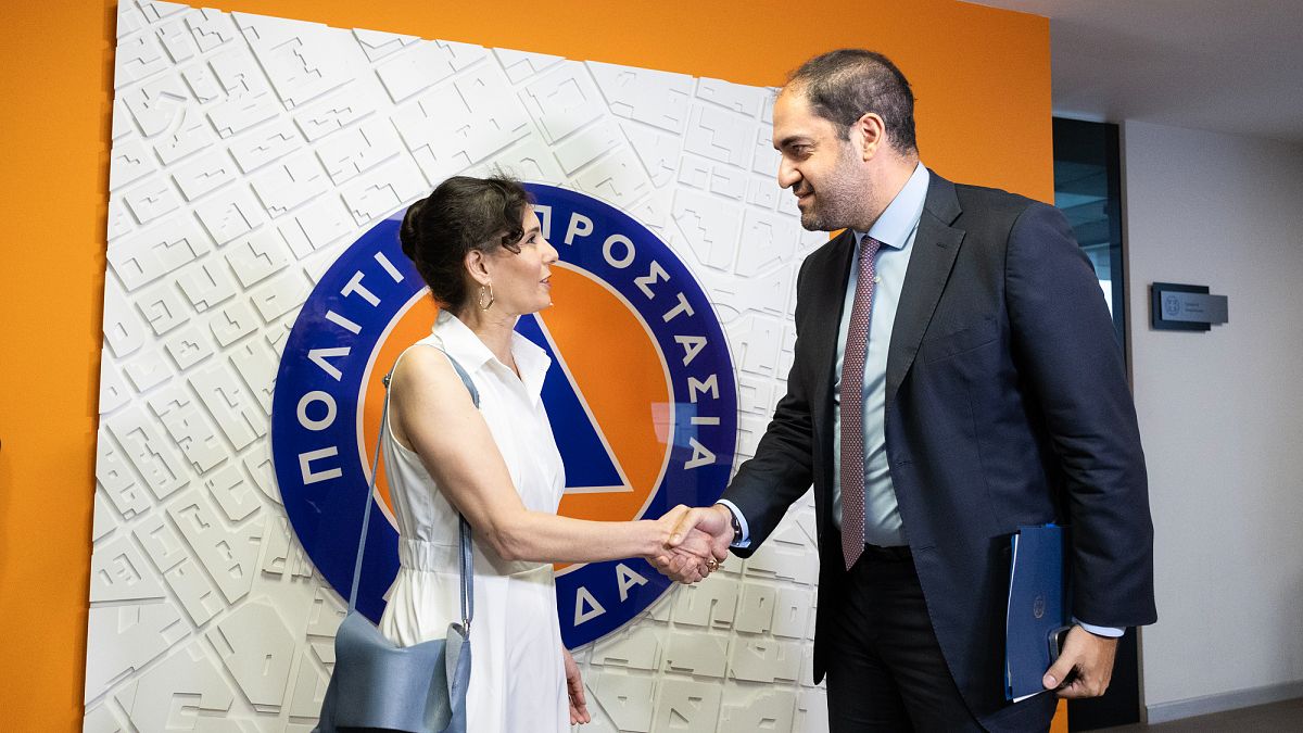 Επίτροπος Λαμπίμπ: «Η Ελλάδα φάρος της ευρωπαϊκής αλληλεγγύης στην πολιτική προστασία» Επίτροπος Λαμπίμπ: «Η Ελλάδα φάρος της ευρωπαϊκής αλληλεγγύης στην πολιτική προστασία»