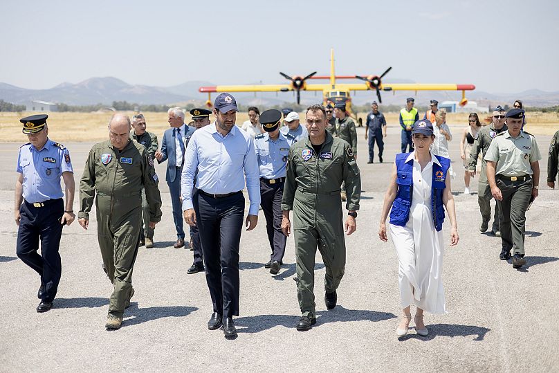 Χατζά Λαμπίμπ στη βάση των Canadair