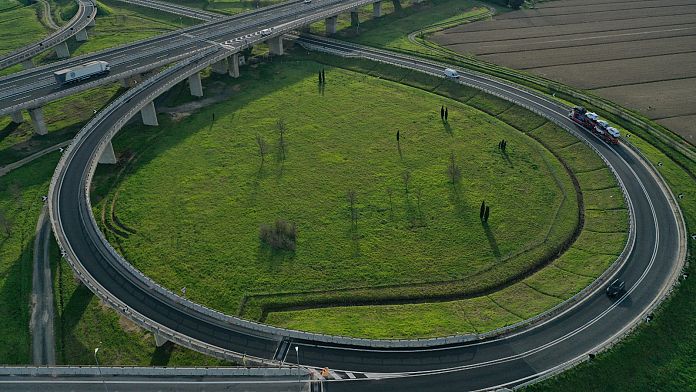 Estate 2025, parte l’esodo: 38 milioni in viaggio sulle autostrade. Bollini neri il 2 e 9 agosto