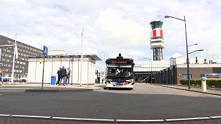 El primer autobús autoconducido aparcado en el aeropuerto de Rotterdam La Haya, 11 de julio de 2025.