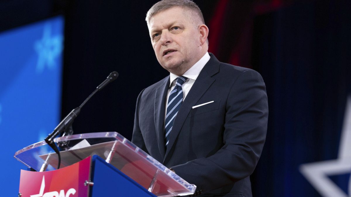 Friss hírek: A szlovák miniszterelnök a facebookon jelentette be a döntést.