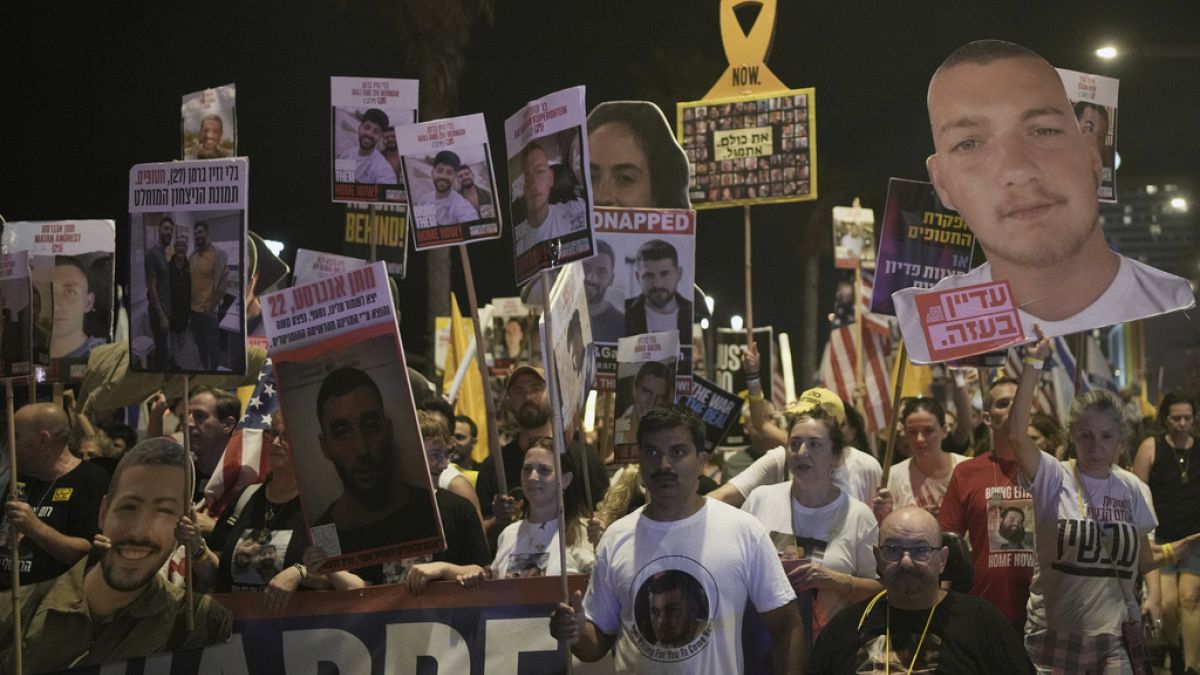 مظاهرة في تل أبيب تدعو ترامب للضغط على نتنياهو لإنهاء الحرب وعقد صفقة لتحرير الرهائن