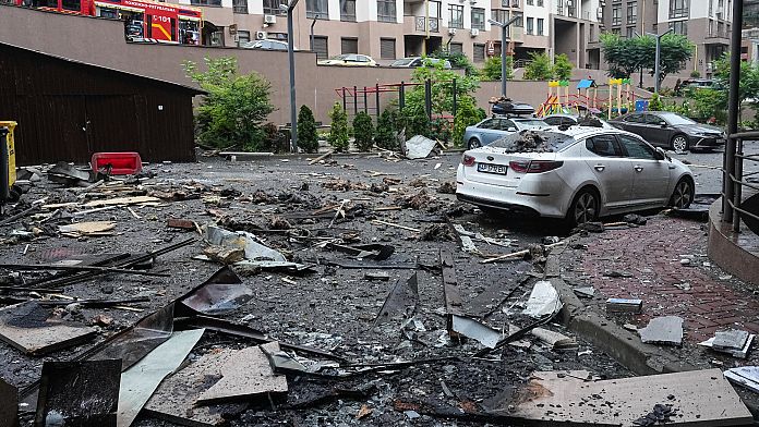 Missili russi sull'Ucraina, morti e feriti a Kiev, droni su Mosca per il quinto giorno di fila