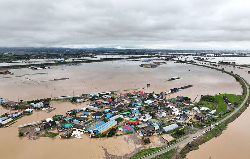 Un village est inondé suite à de fortes pluies à Yesan, en Corée du Sud, le jeudi 17 juillet 2025