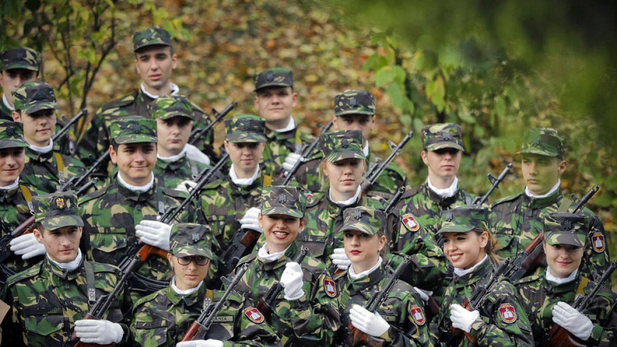 Roumanie : le service militaire volontaire débattu au Parlement