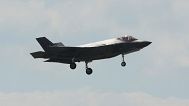 فایل: یک F35 لاکهید مارتین در نمایشگاه هوایی پاریس در لو بورژ، شمال پاریس، 17 ژوئن 2025 پرواز می کند