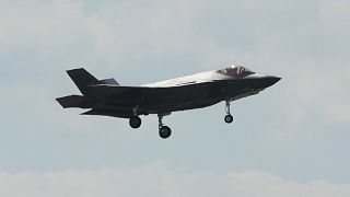 فایل: یک F35 لاکهید مارتین در نمایشگاه هوایی پاریس در لو بورژ، شمال پاریس، 17 ژوئن 2025 پرواز می کند