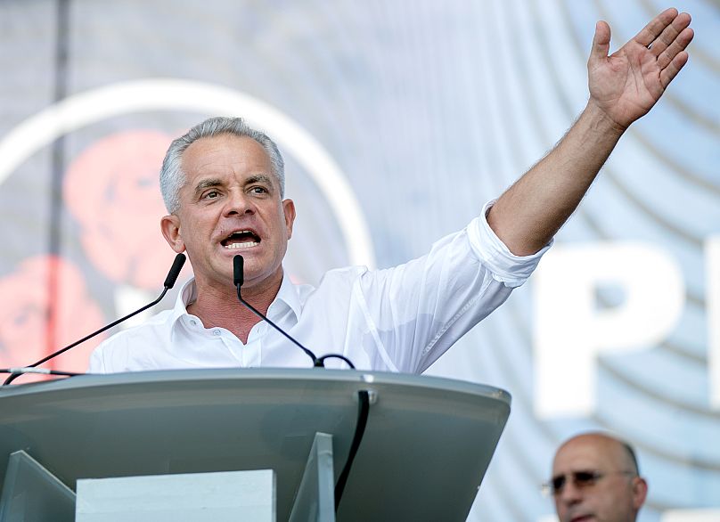 Vladimir Plahotniuc, alors chef du parti démocratique de Moldavie, s'adresse à un rassemblement, à côté du président intérimaire Pavel Filip,à  Chișinău, le 9 juin 2019