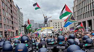 18 May 2024: People demonstrate for an end to the conflict in the Gaza Strip. Many pro-Palestine demonstrations in Berlin escalate time and again.