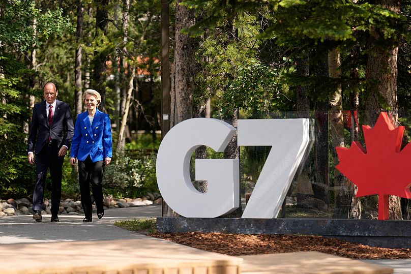 Ursula von der Leyen et son mari Heiko von der Leye arrivent à l'accueil officiel du sommet du G7, le lundi 16 juin 2025, à Kananaskis, au Canada