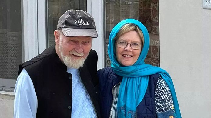 Los talibanes niegan que la pareja británica detenida en una prisión afgana esté siendo maltratada