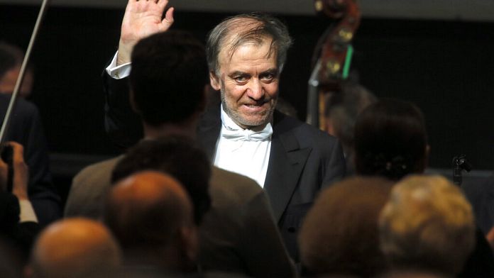 Gergiev, Mosca parla di “persecuzione senza precedenti” dopo la cancellazione del concerto a Caserta