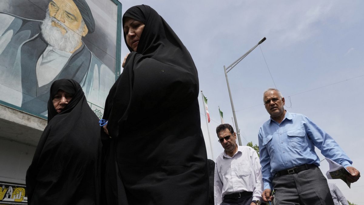 "اغتيالات دقيقة واختراقات ذكية".. هل فقدت طهران السيطرة أمام "تمدّد" الموساد داخل إيران؟