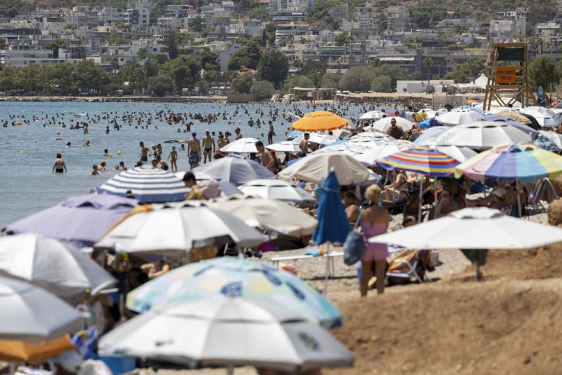 Plage bondée à Athènes/Image d'archive.