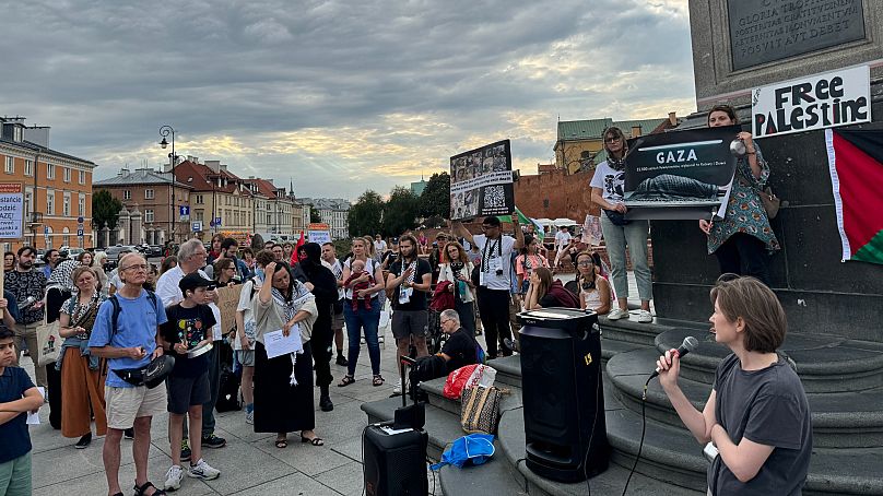 Protest “Przestańcie głodzić Gazę” na Placu Zamkowym w Warszawie, 25 lipca 2025 roku.