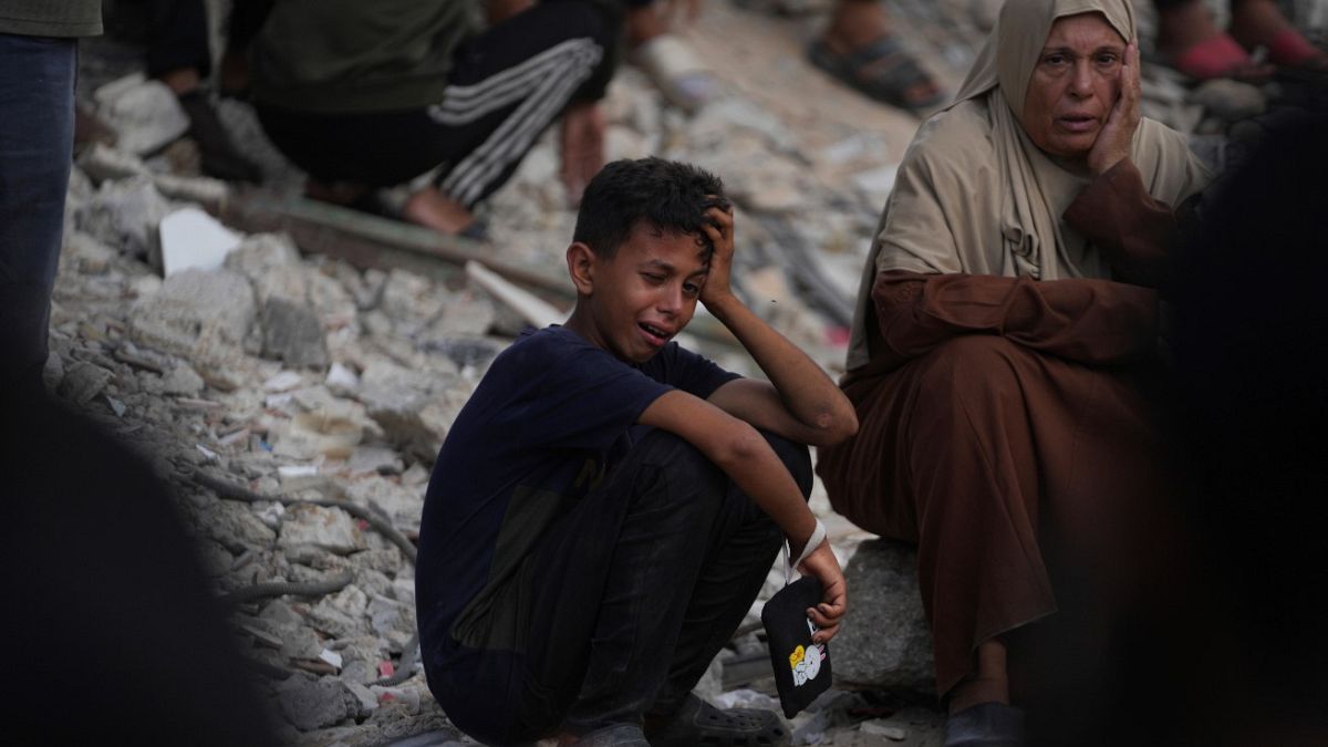 بريطانيا تتحرّك لإسقاط مساعدات جواً فوق غزة.. و"الأونروا" تحذّر من محدودية الجدوى