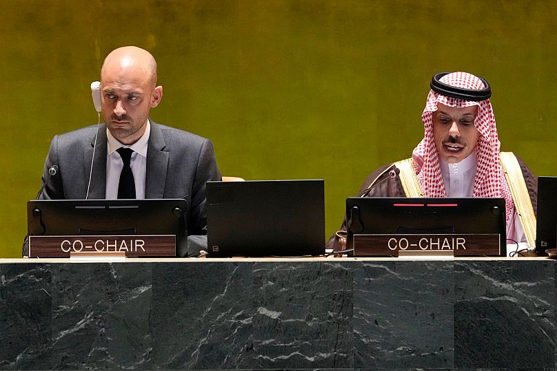 ژان نوئل بارو  و فیصل بن فرحان، وزرای خارجه فرانسه و عربستان در نشست سازمان ملل