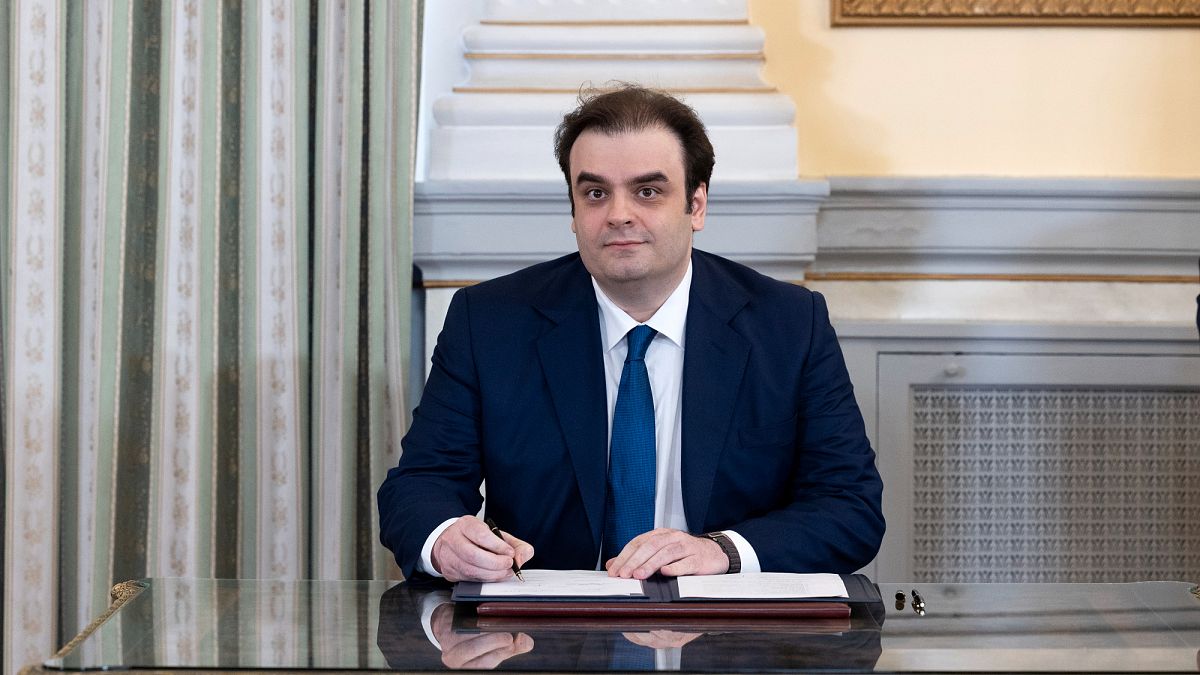 Greek government cautious on new EU-US trade deal reached with Trump Greek government cautious on new EU-US trade deal reached with Trump