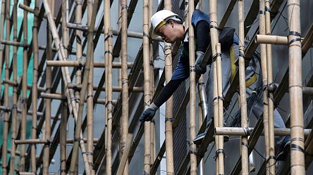 Hong Kong's traditional bamboo scaffolding faces gradual phase-out