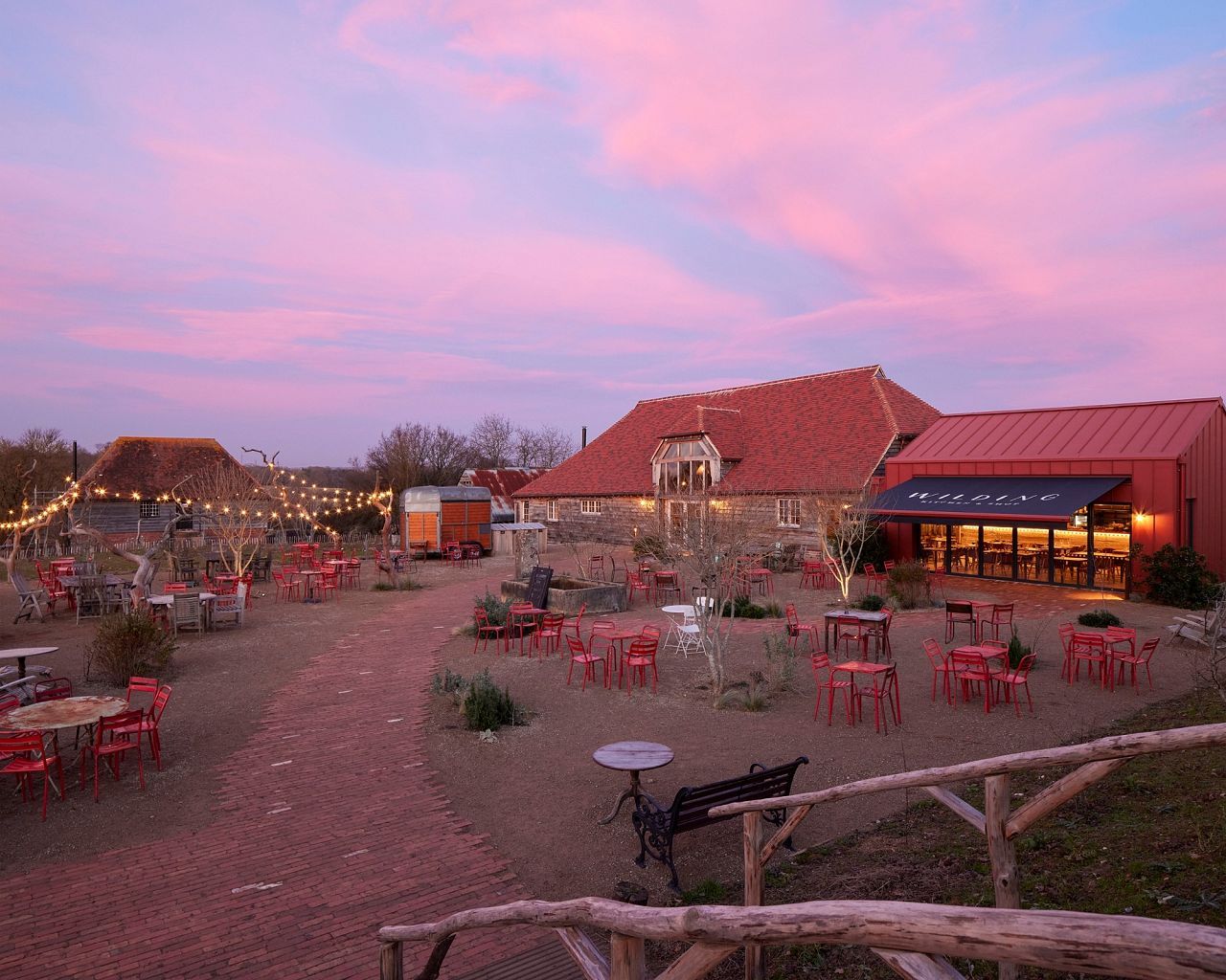 Une nuit d'été au Knepp Wilding Kitchen and shop