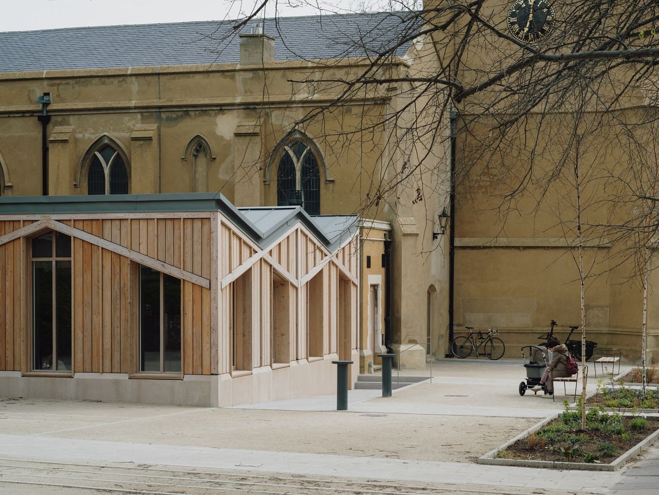 L'ancien parking de l'église St Mary a été transformé par l'extension d'un étage.