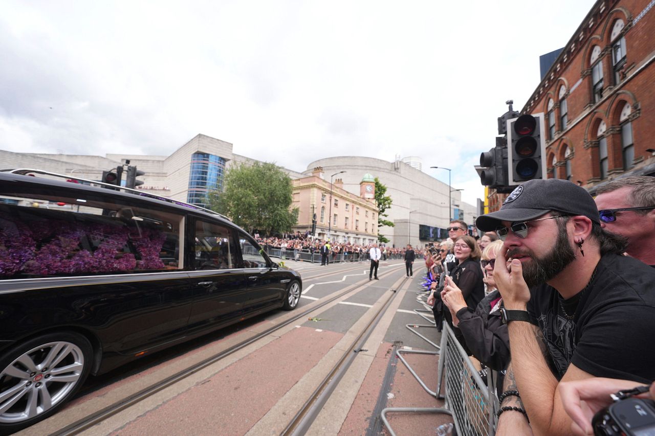 The cortege arrives on Broad Street