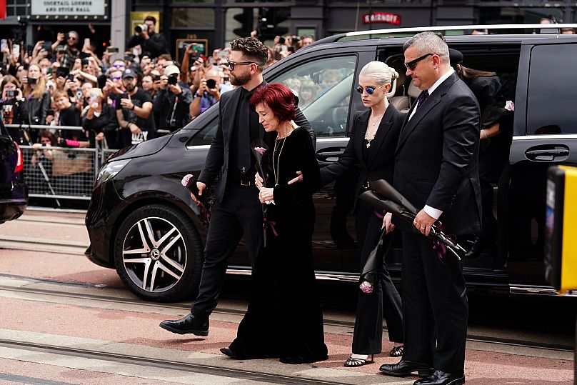 Die Hinterbliebenen von Ozzy Osbourne: Jack Osbourne, Sharon Osbourne und Kelly Osbourne (von links nach rechts)