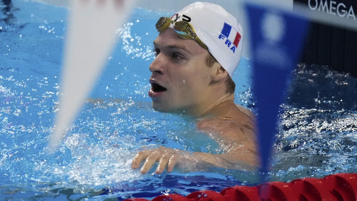 Léon Marchand pulvérise le record du monde du 200 m 4 nages, aux Mondiaux de natation à Singapour