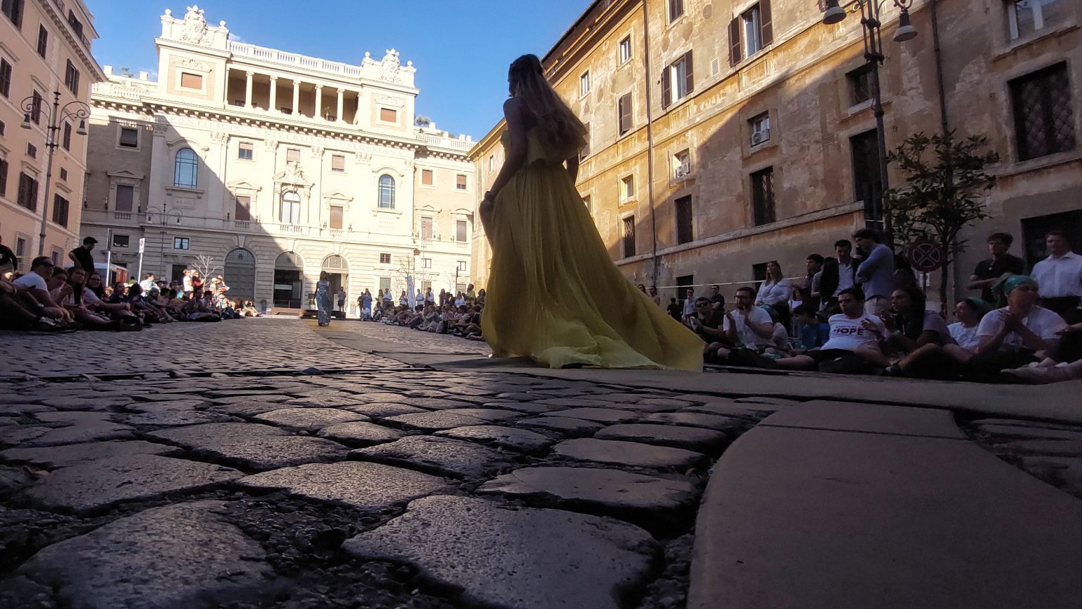 Fé, estilo e esperança: desfile de moda inaugurou Jubileu dos Jovens em ...