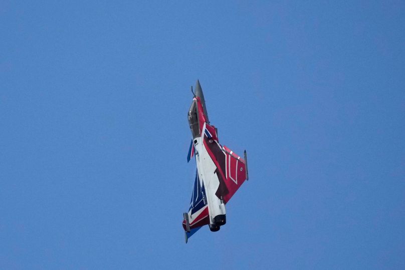 Bir Rafale savaş uçağı, Paris'in kuzeyindeki Le Bourget'de düzenlenen Paris Hava Gösterisi'nde uçuyor, 17 Haziran 2025.
