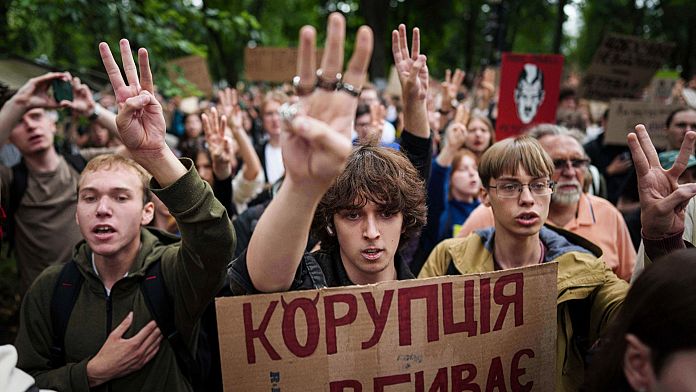 Ukrainian parliament approves law to restore independence of anti-graft watchdogs
