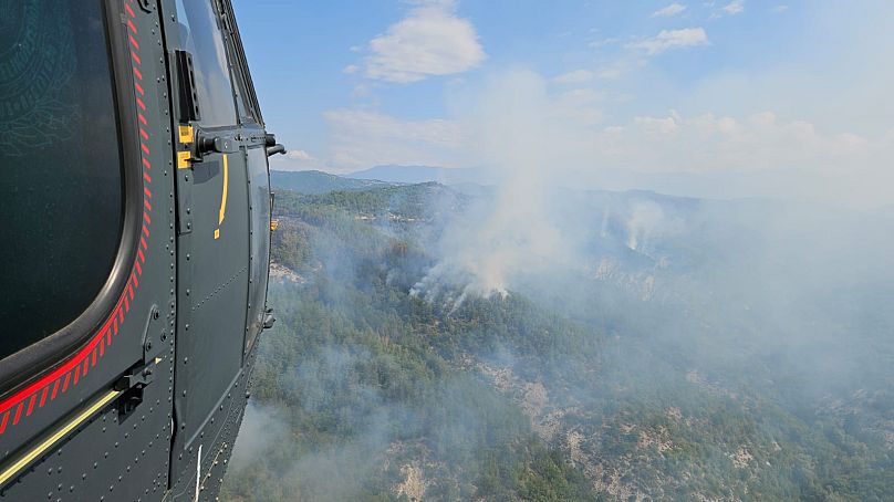 Magyar helikopterrel is oltják az erdőtüzet Bulgáriában
