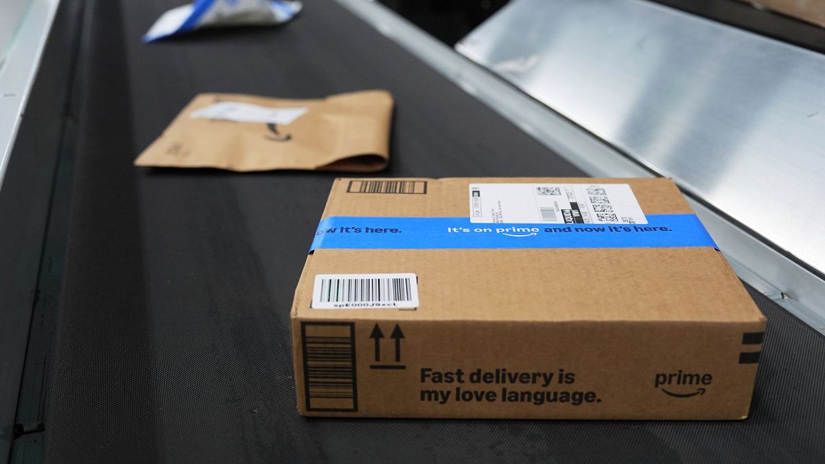 Amazon & Apple Deliver Strong Earnings, but Tariffs Cool Investor Excitement