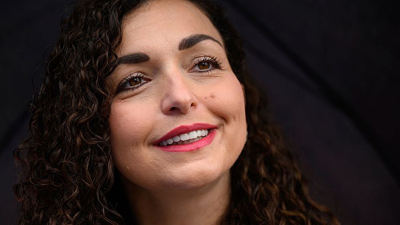 ویوسا عثمانی، رئیس جمهوری کوزوو، پس از ورود به ششمین اجلاس جامعه سیاسی اروپا در روز جمعه، ۱۶ مه ۲۰۲۵ در تیرانا، آلبانی