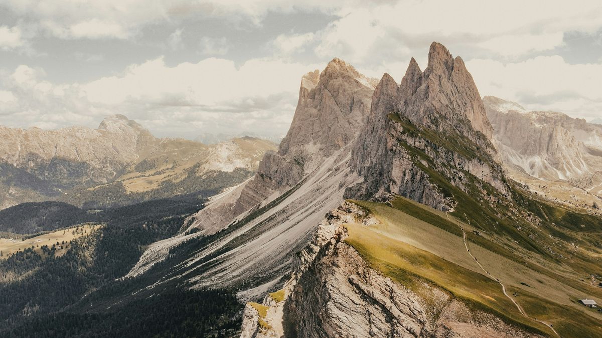 Dolomite landowners ask tourists to pay fee on scenic route after 8,000 visitors arrive in one day