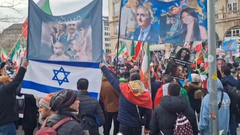 تظاهرات هواداران رضا پهلوی با پرچم اسرائیل