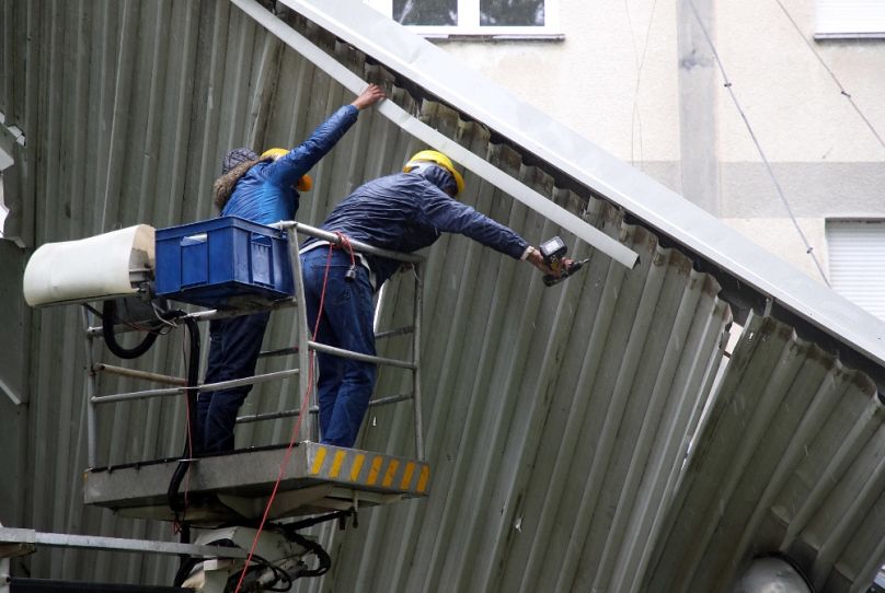 Tetőszerelő munkások Zágrábban, 2019 májusában