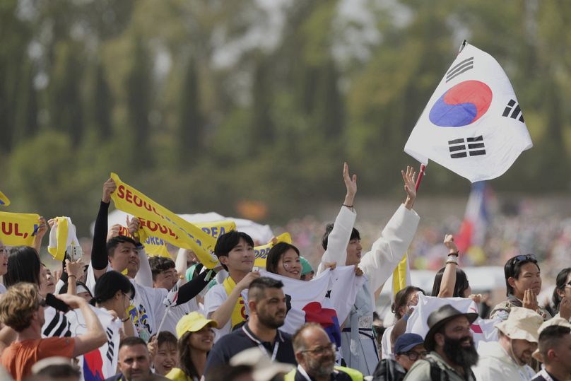 Bandiera della Corea del Sud sventolata a Tor Vergata
