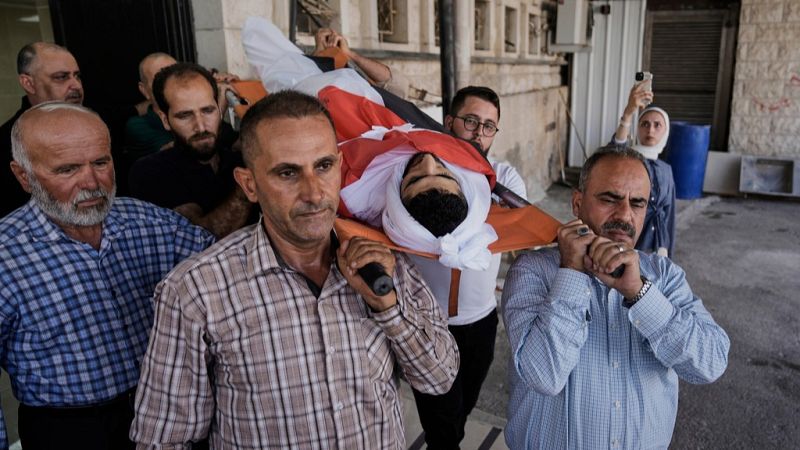 بلدة "عقربا" الفلسطينية تودّع معين أصفر بعد مقتله على يد مستوطنين في الضفة الغربية 