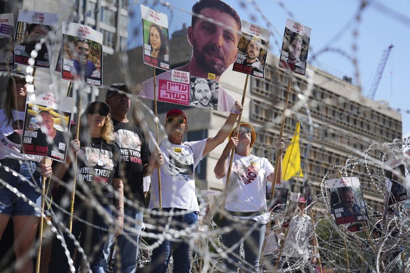 Des familles d'otages manifestent pour demander leur libération de la captivité du Hamas dans la bande de Gaza, Tel Aviv, Israël, samedi 2 août 2025