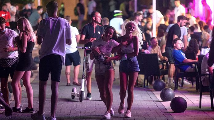 Ibiza, muore turista portoghese di 27 anni dopo una caduta da un hotel a Sant Antoni