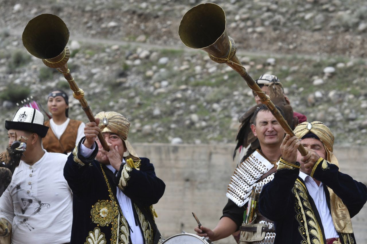 The festival was started by the sound of the Karnay, a local instrument.