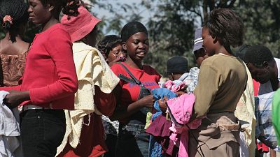 Le Zimbabwe interdit la vente ambulante et le commerce de vêtements d'occasion