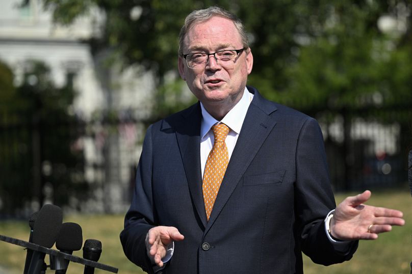 Kevin Hassett, diretor do Conselho Económico Nacional da Casa Branca, responde a perguntas da imprensa na Casa Branca, quarta-feira, 30 de julho de 2025, em Washington.