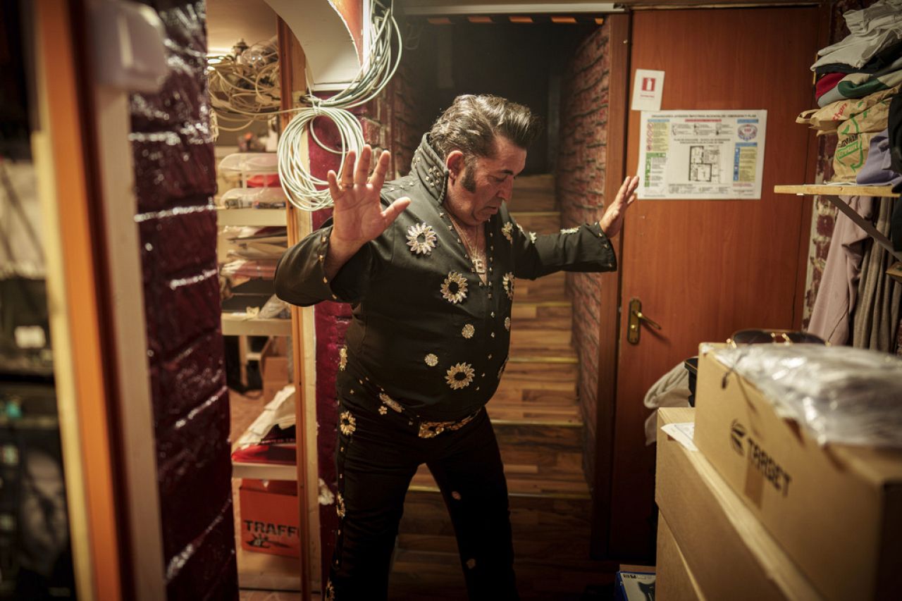 Tudor Lakatos strikes a pose while getting ready for his performance with the Taraful Frunzelor band at the Terasa Florilor restaurant.