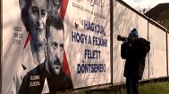 Affiche de campagne à Budapest, le 9 avril 2025 - Euronews