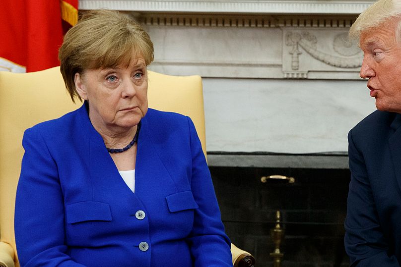 O presidente Donald Trump reúne-se com a chanceler alemã Angela Merkel na Sala Oval da Casa Branca, na sexta-feira, 27 de abril de 2018, em Washington.