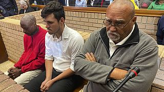 Afrique du Sud : un des 3 accusés d'un double féminicide acquitté