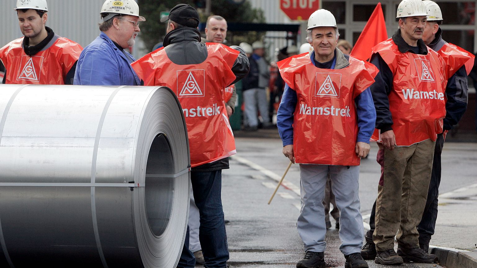 Εργαζόμενοι του εργοστασίου χάλυβα ThyssenKrupp Nirosta στο Ντίσελντορφ της Γερμανίας σε προειδοποιητική απεργία το 2008