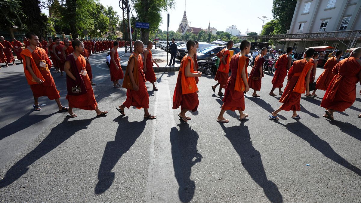 Cambodian monks honour soldiers killed in border clashes with Thailand